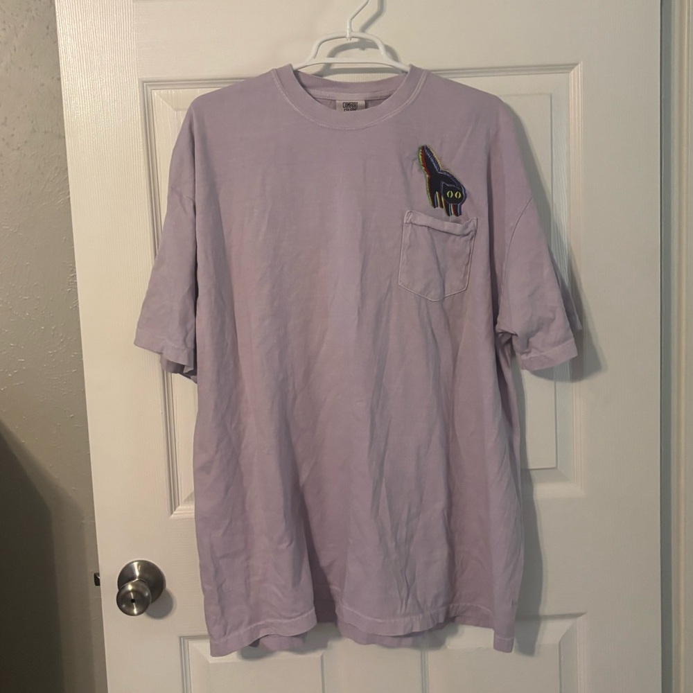 Lavender Comfort Colors Short-Sleeve Pocket Embroidered Cat T‑Shirt